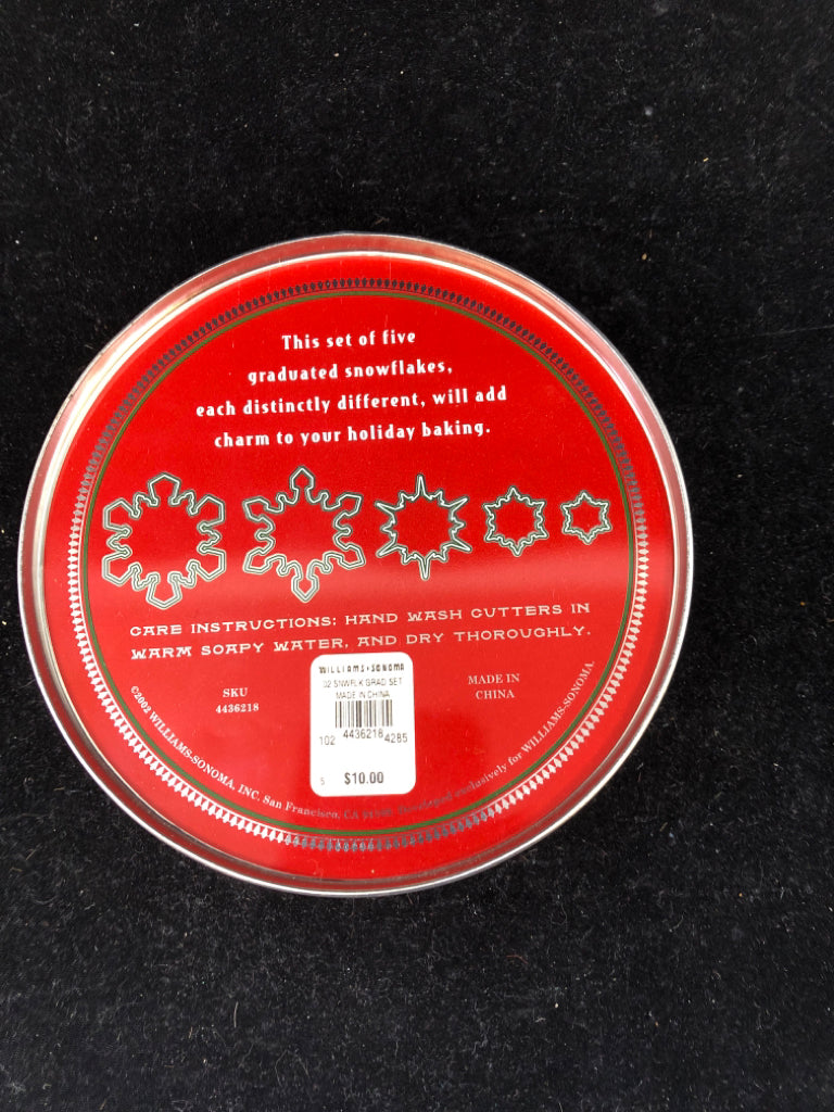 5 SNOWFLAKE COOKIE CUTTERS IN TIN.