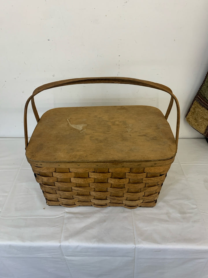 VTG 2 HANDLE PICNIC BASKET.