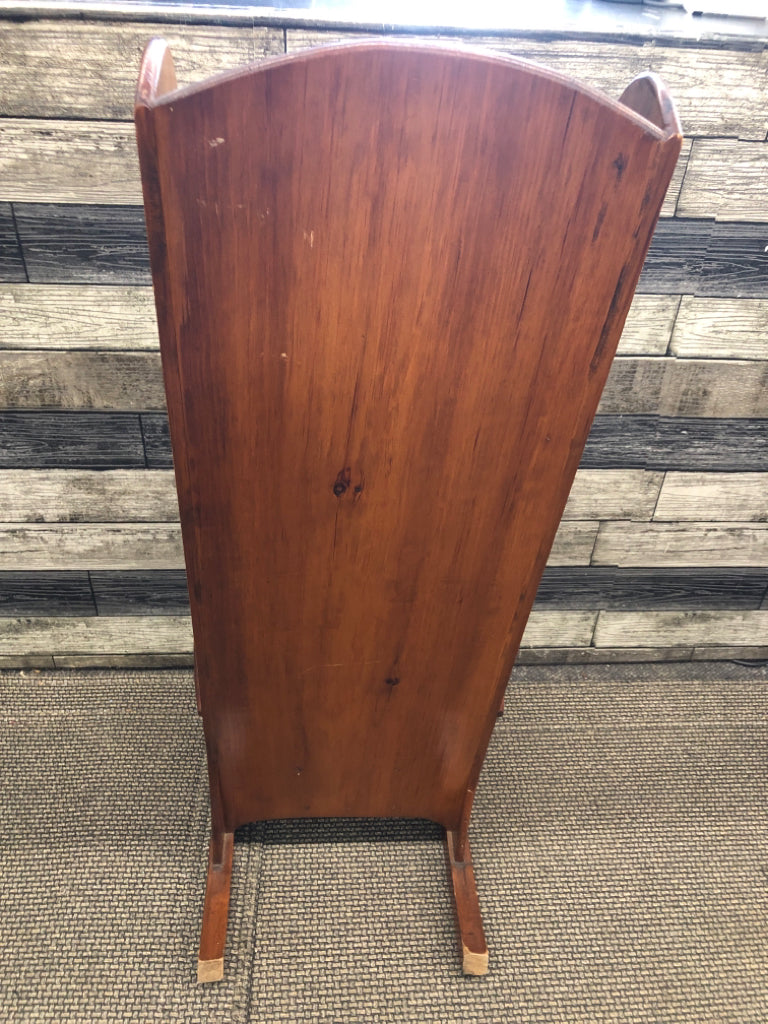 VTG ROCKING CHAIR DECOR W/DRAWER.