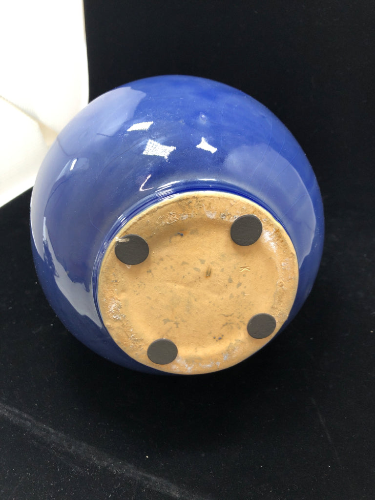 GREEN/BLUE HOUR-GLASS SHAPED CERAMIC VASE.
