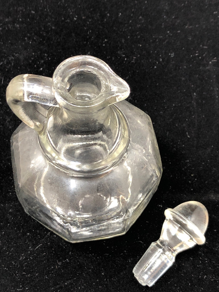 CLEAR GLASS OIL/VINEGAR BOTTLE W/STOPPER.
