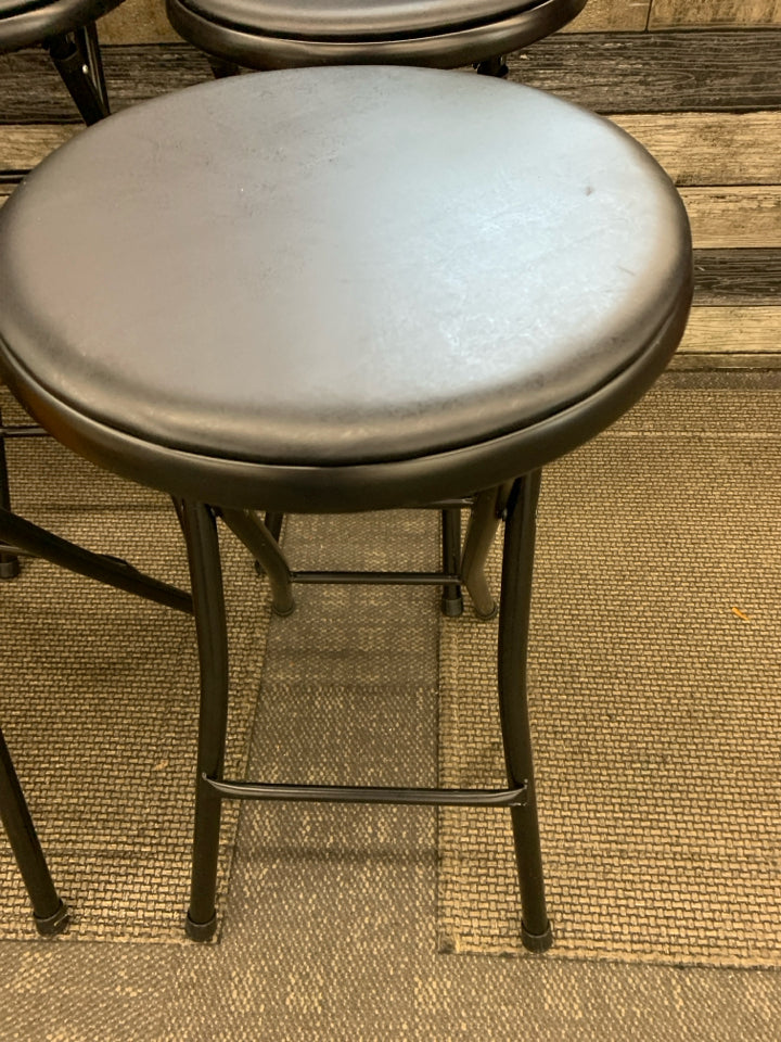 4 FOLDABLE METAL COSCO BARSTOOLS.