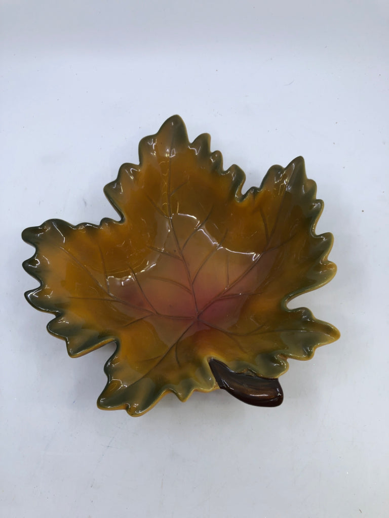 MAPLE LEAF CERAMIC BOWL.
