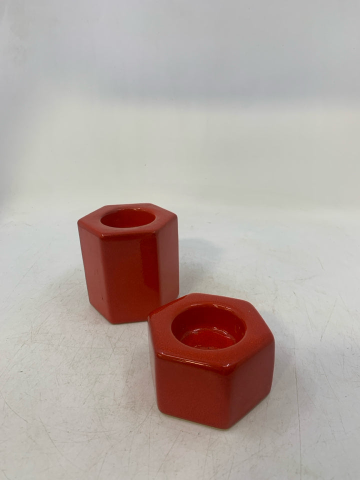 2 HEXAGON CERAMIC TEA LIGHT HOLDERS.