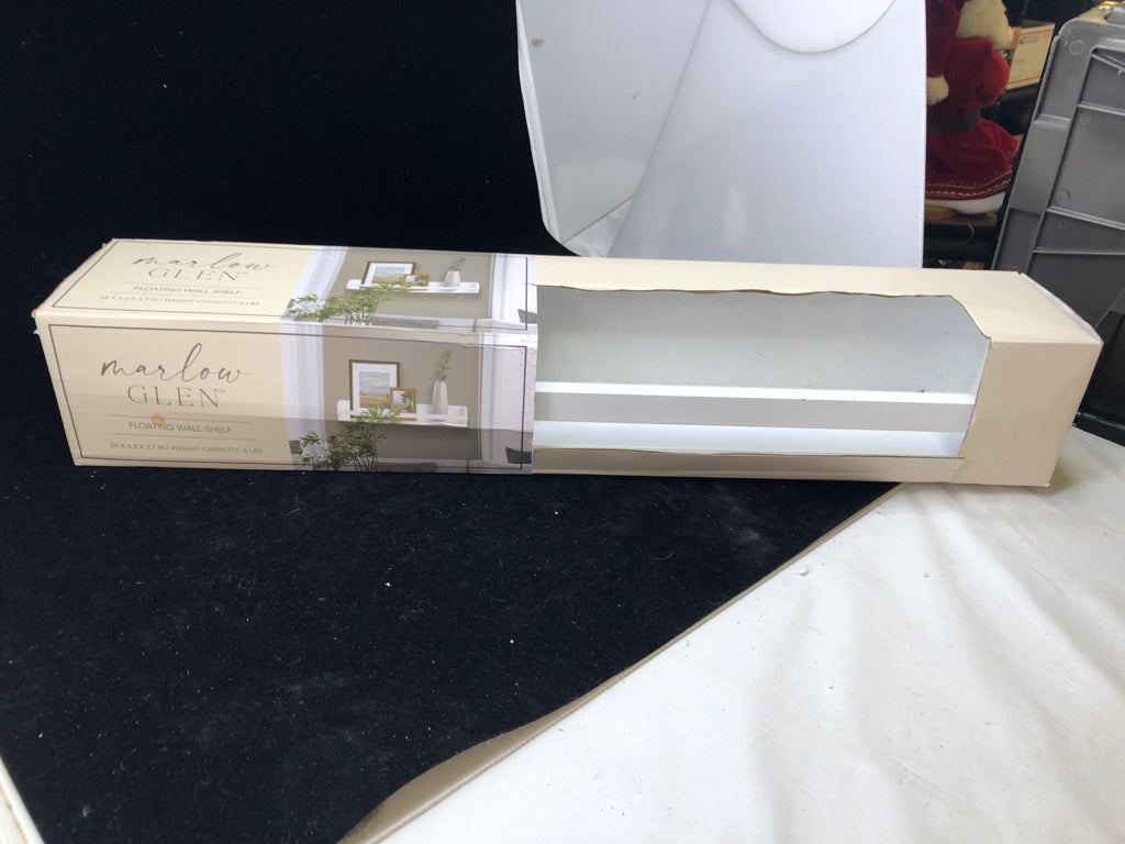 NIP WHITE FLOATING WALL SHELF.