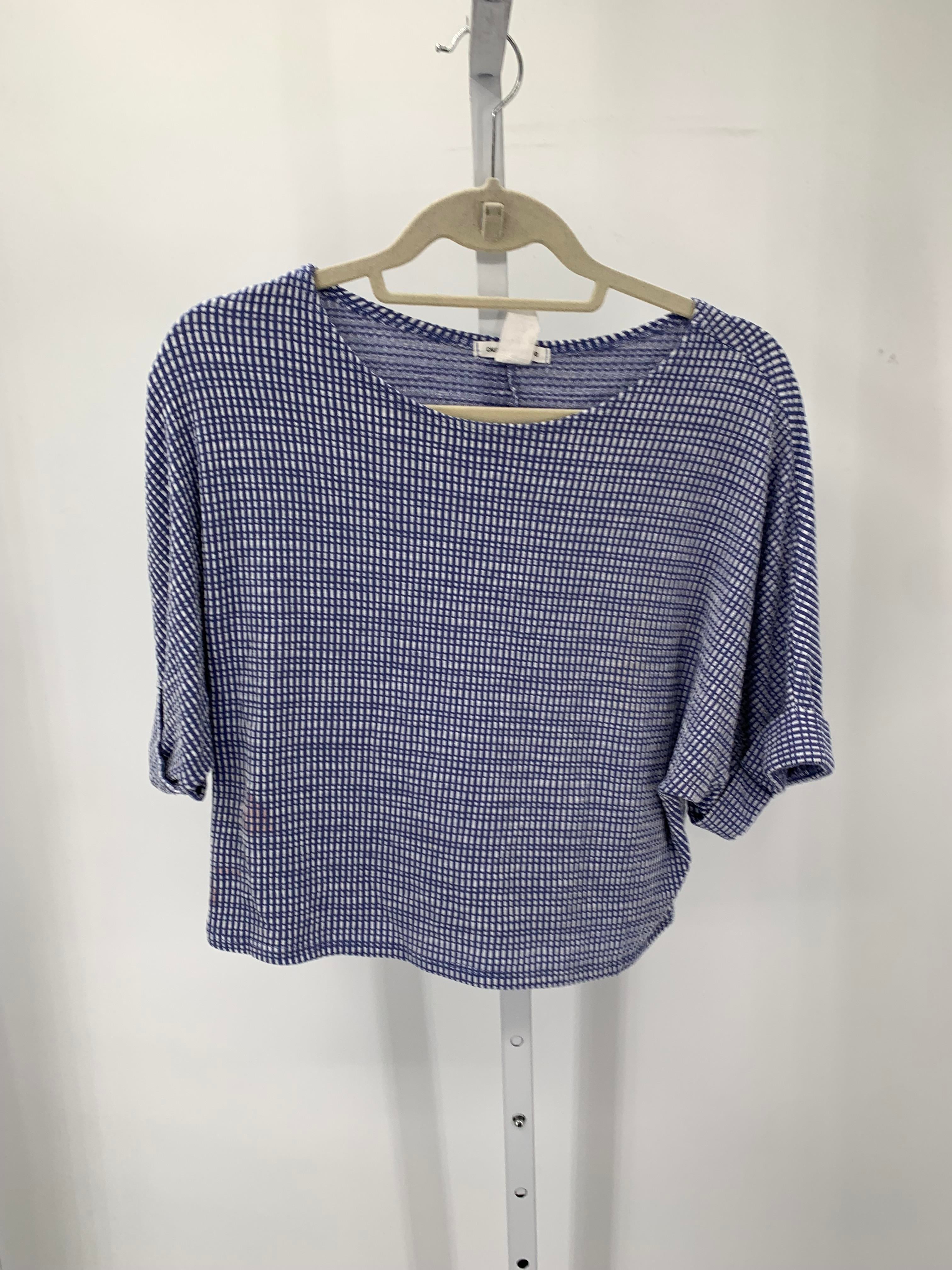 Size Medium Juniors Short Sleeve Shirt