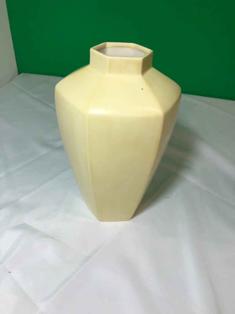 HANDMADE PALE YELLOW/PINK FLORAL GINGER JAR.