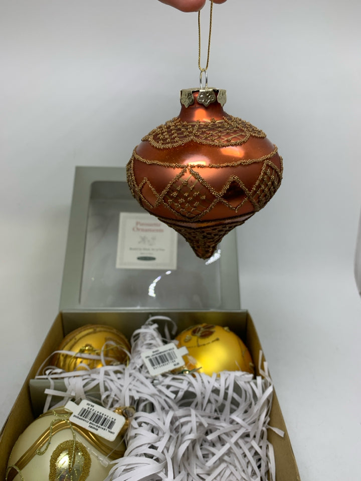 4 BEADED BY HAND ASSORTED SMITH & HAWKEN ORNAMENTS IN BOX.