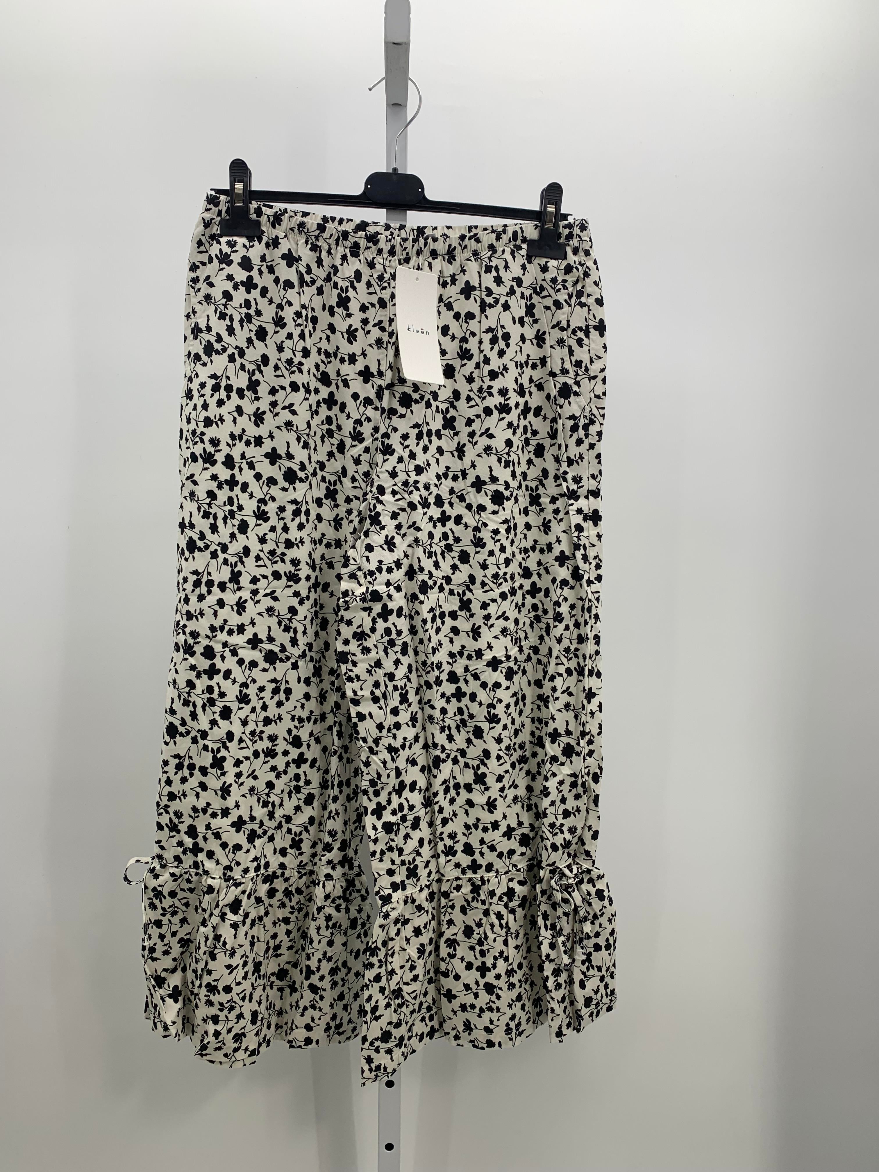Size Medium Misses Capri Pants