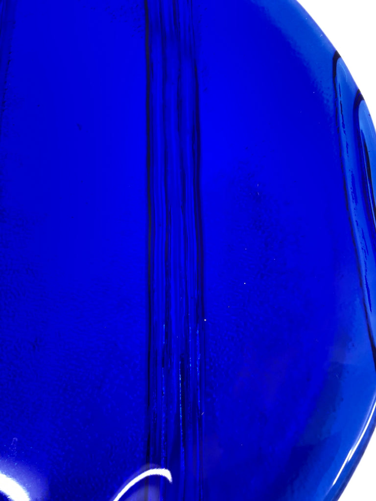 COBALT BLUE ROUND SERVING PLATE.