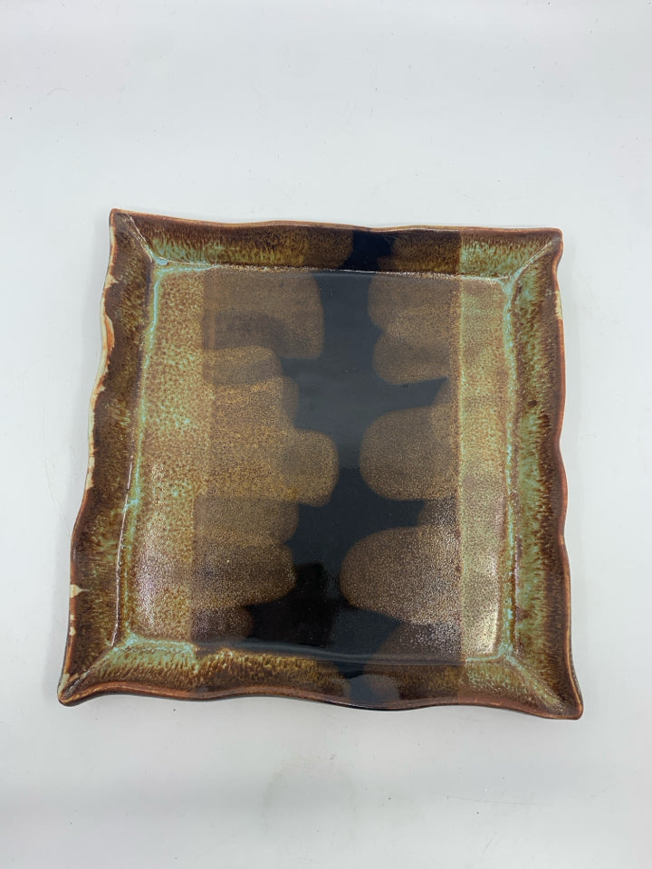 SQUARE BROWN AND GREEN PLATE.