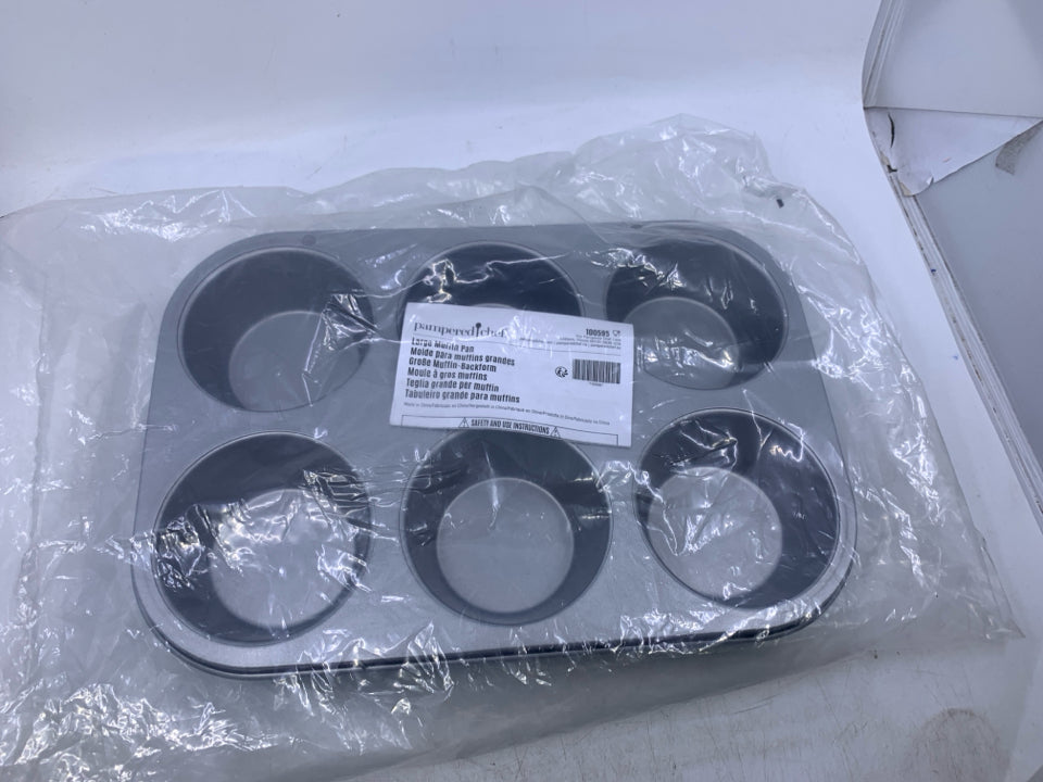 NIP BLUE LARGE MUFFIN PAN.