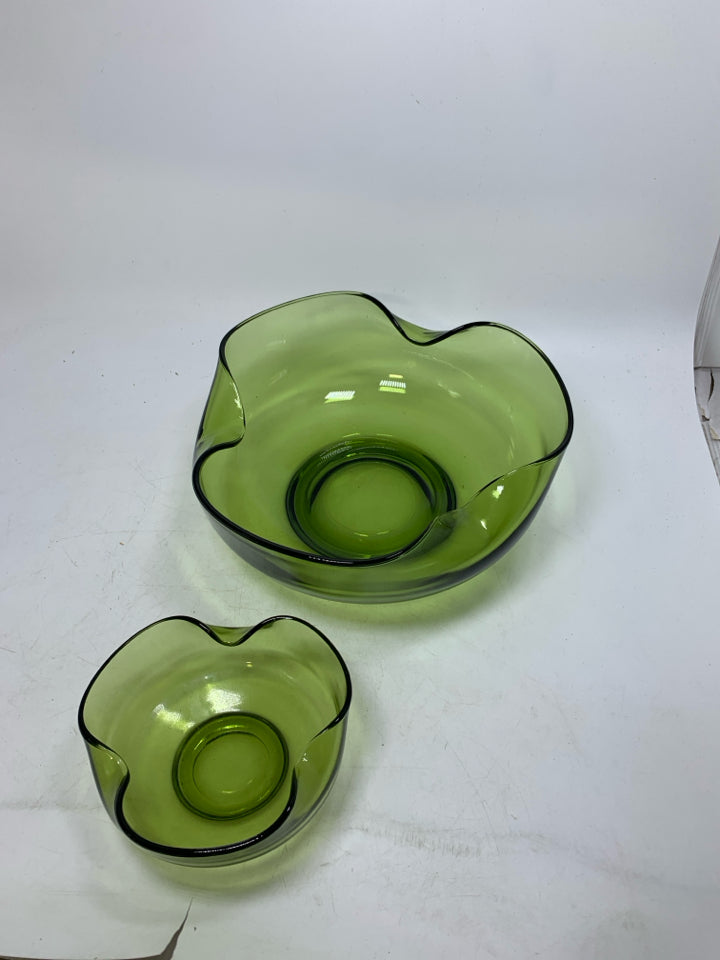 VTG 2 PC GREEN GLASS CHIP/DIP BOWLS W/ PINCHED EDGES.