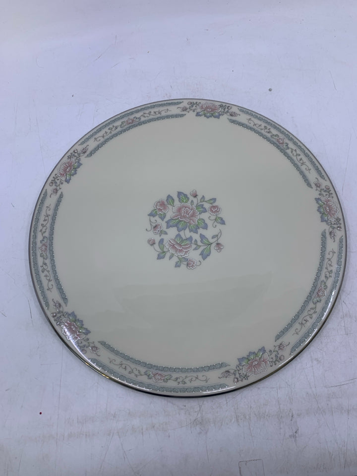 CIRCLE IVORY CAKE PLATE W/ PINK ROSES SILVER DETAILS.