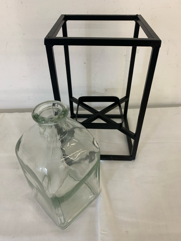 SQUARE METAL HOLDER W BOTTLE.