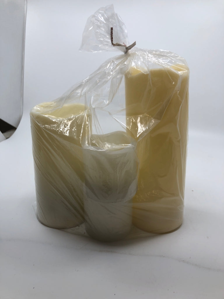LIGHT-UP FAUX CANDLES IN BAG.