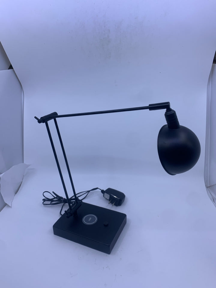 BLACK ADJUSTABLE LED DESK LAMP.