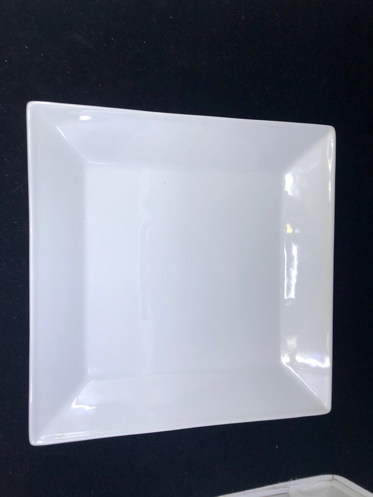 6 WHITE SQUARE DINNER PLATES.