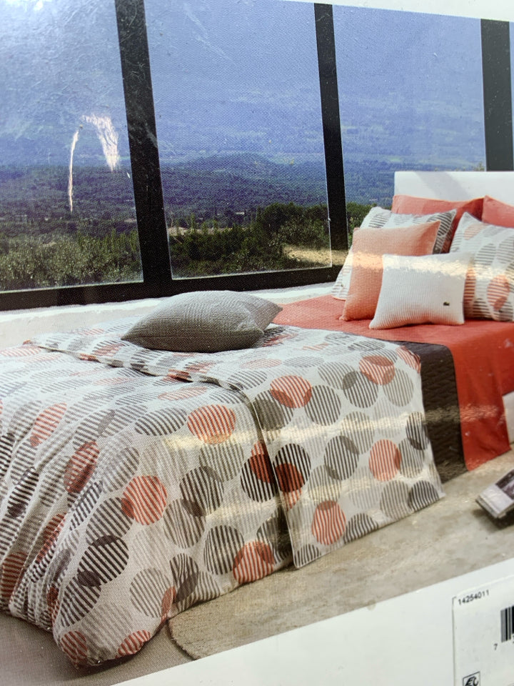 NIP LACOSTE TWIN RED/GREY DUVET SET.
