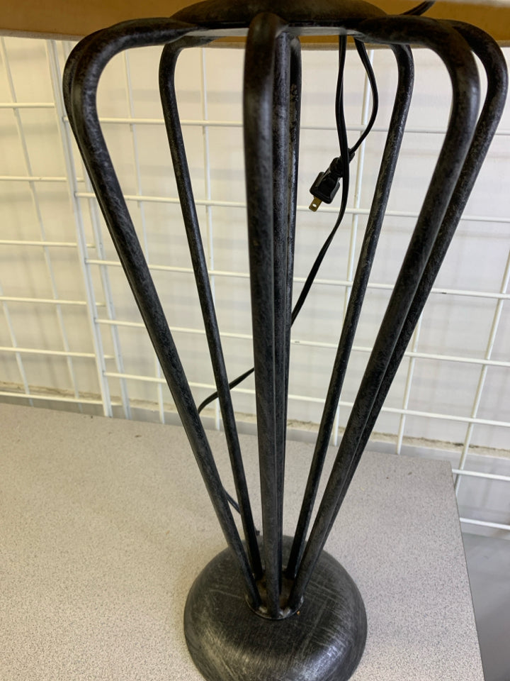 BLACK BASE METAL LAMP W CREAM SHADE.