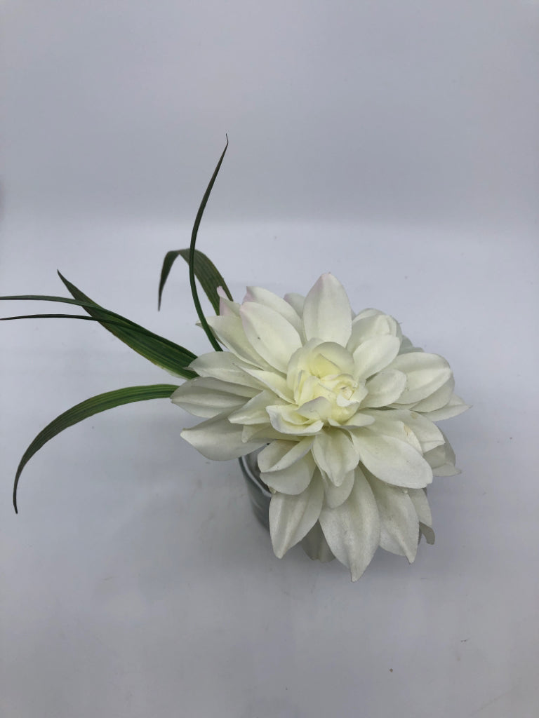 LARGE FAUX WHITE FLOWER IN GLASS VASE W/ FAUX WATER, ROCKS.