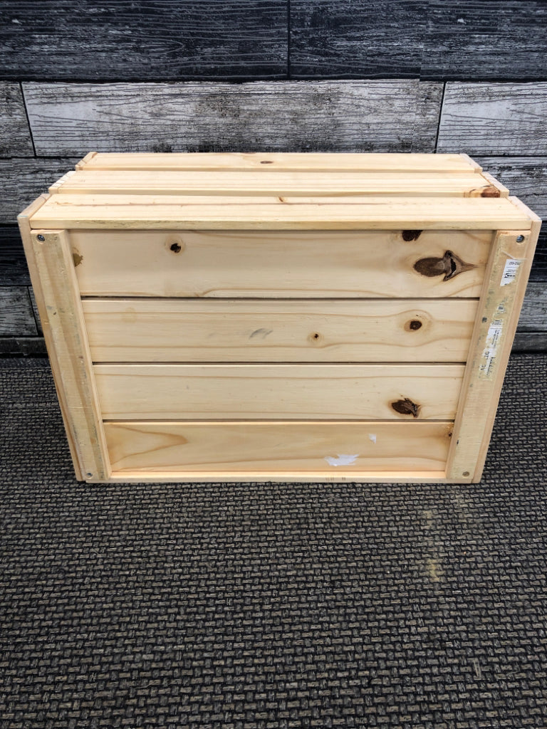 BLONDE WOOD CRATE.