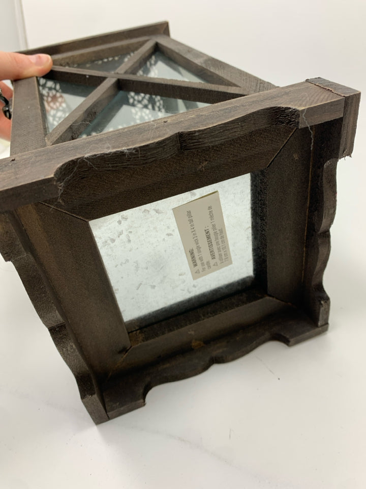 WOOD LANTERN W/GOLD TOP.