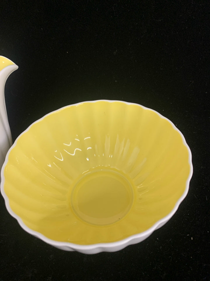 2PC VTG SUGAR AND CREAMER SET W YELLOW INSIDE.