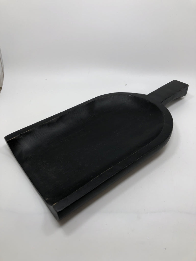 BLACK-PAINTED WOODFIRE TRAY.