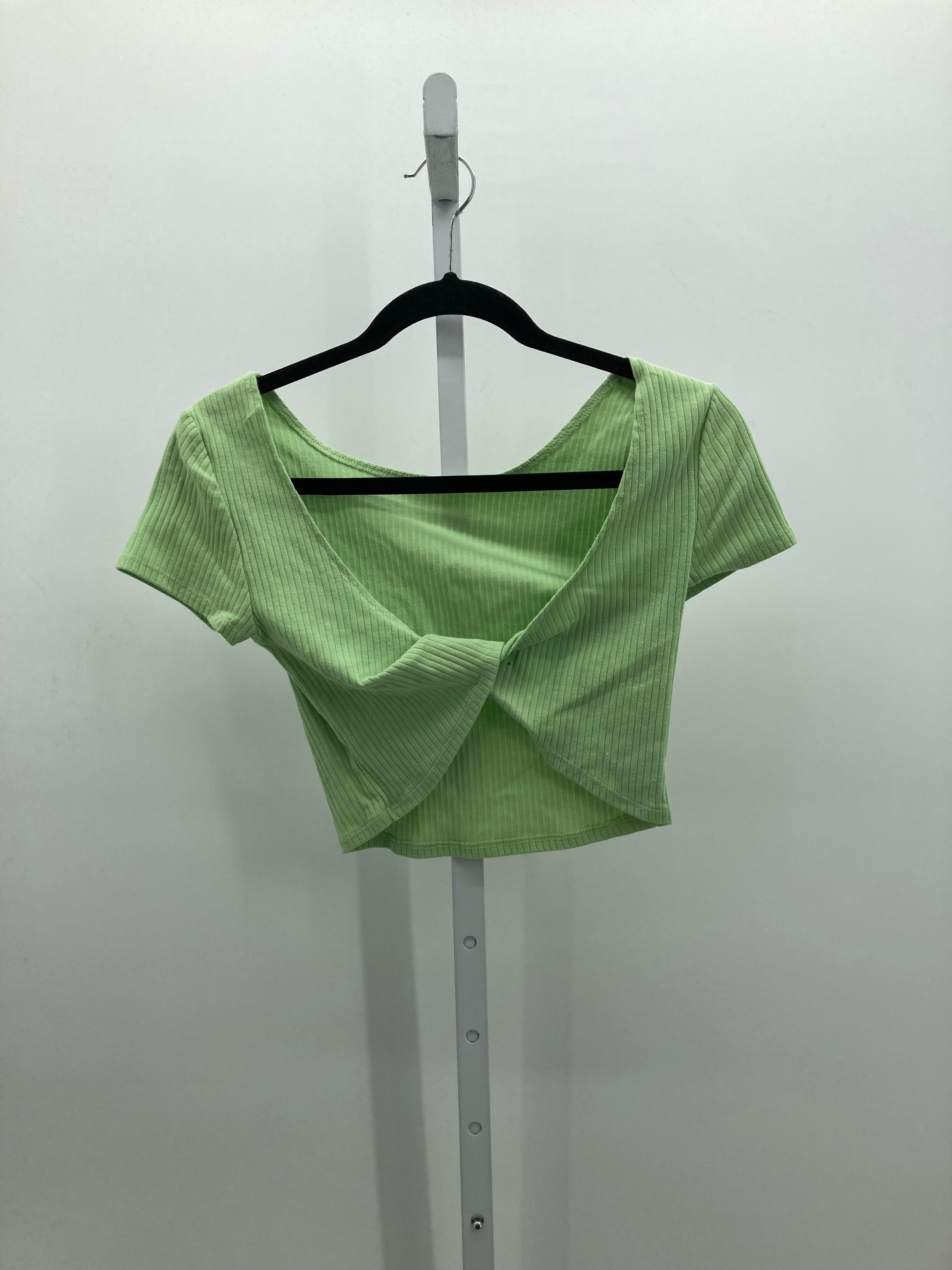 Size Medium Juniors Short Sleeve Shirt