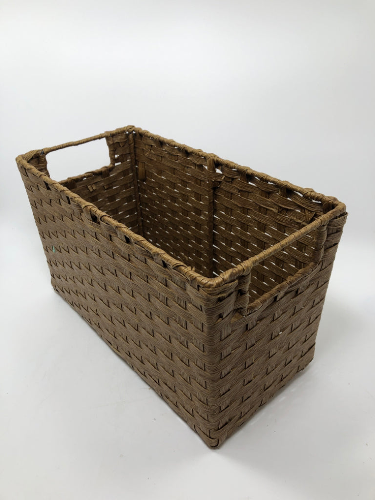 BROWN WOVEN RECTANGLE STORAGE BIN.