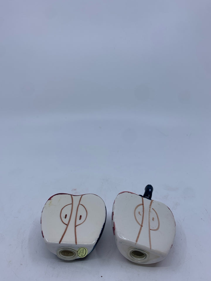 AMERICAN FLAG SALT AND PEPPER SHAKERS.