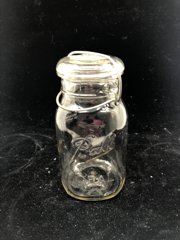 BALL MASON JAR W METAL CLASP.