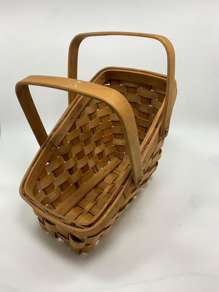 SLANTED WICKER BASKET W/HANDLES.