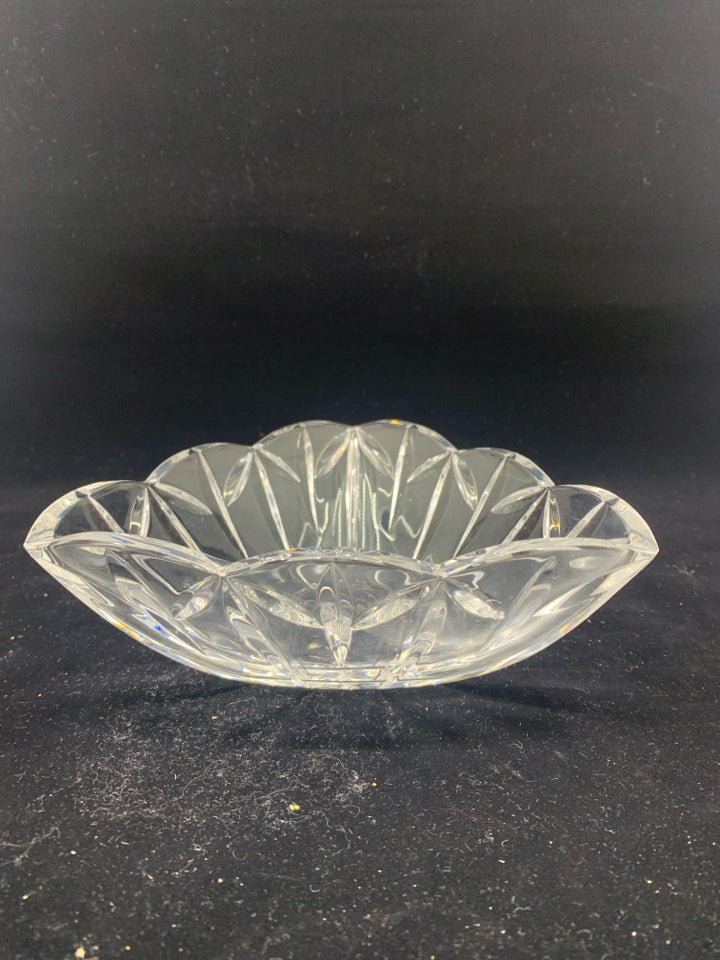 TRIANGLE GLASS BOWL.