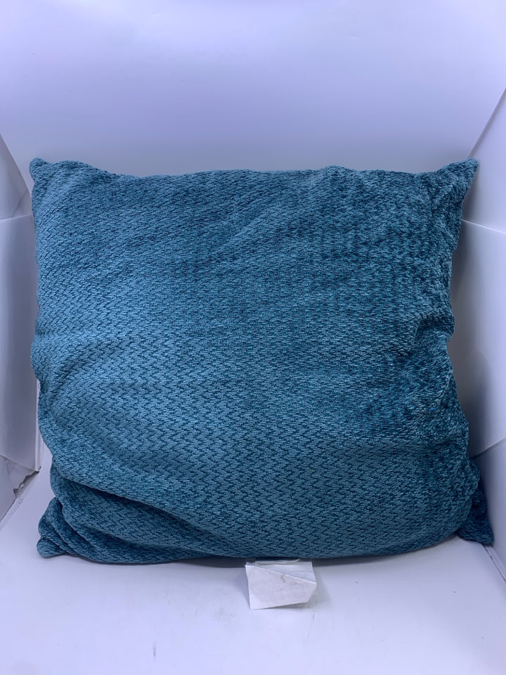 TEAL SQUARE PILLOW.