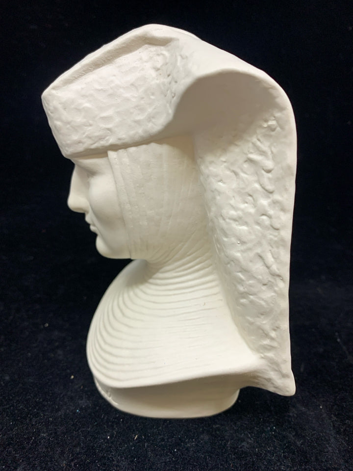 WHITE NUN HEAD GOEBEL HU2.