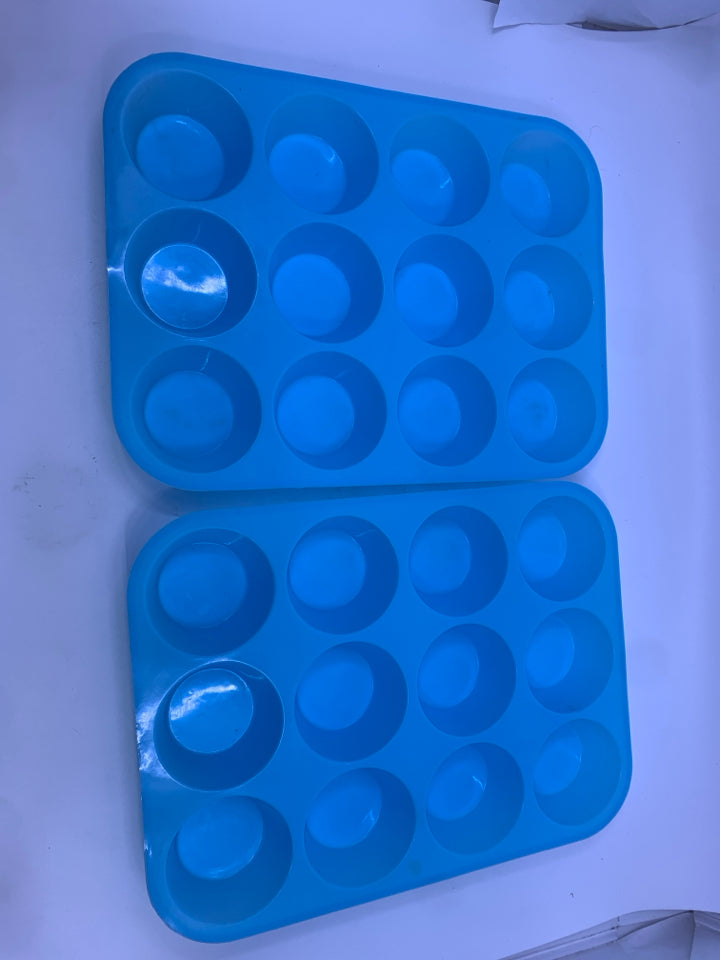 2 LIGHT BLUE SILICONE MUFFIN PAN.