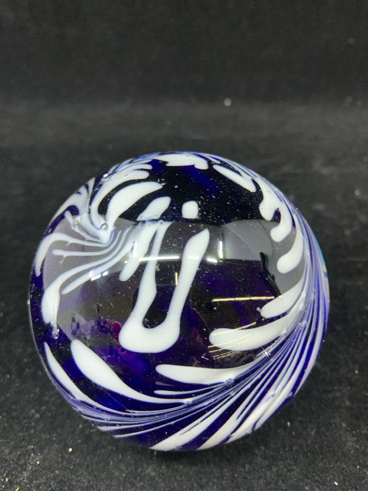 BLUE/WHITE SWIRL GLASS BALL PAPER WEIGHT.