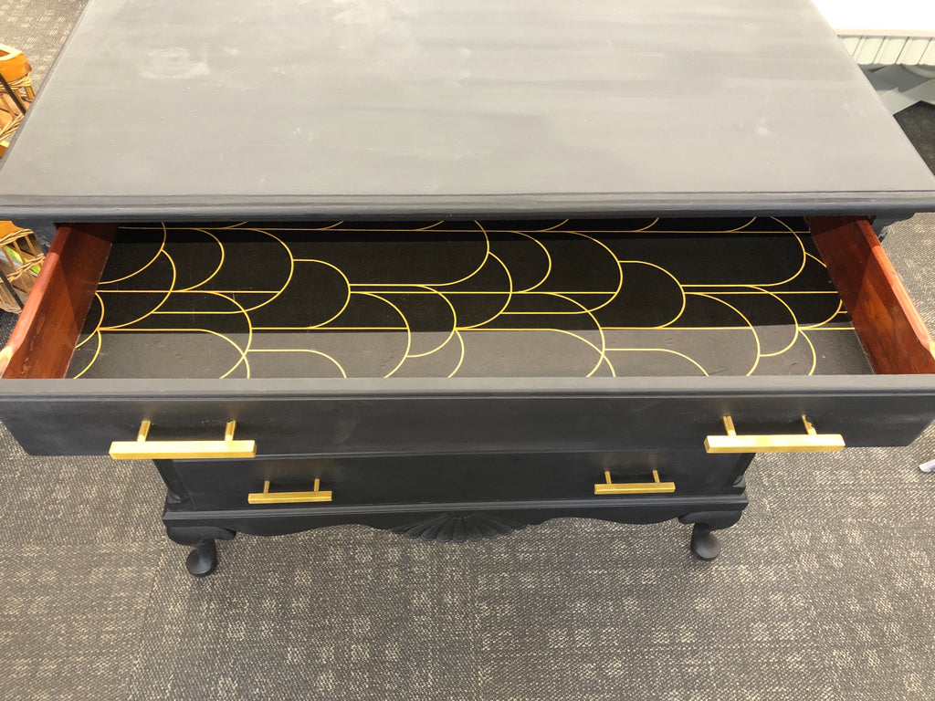 4-DRAWER BLACK DRESSER W/GOLD HANDLES.