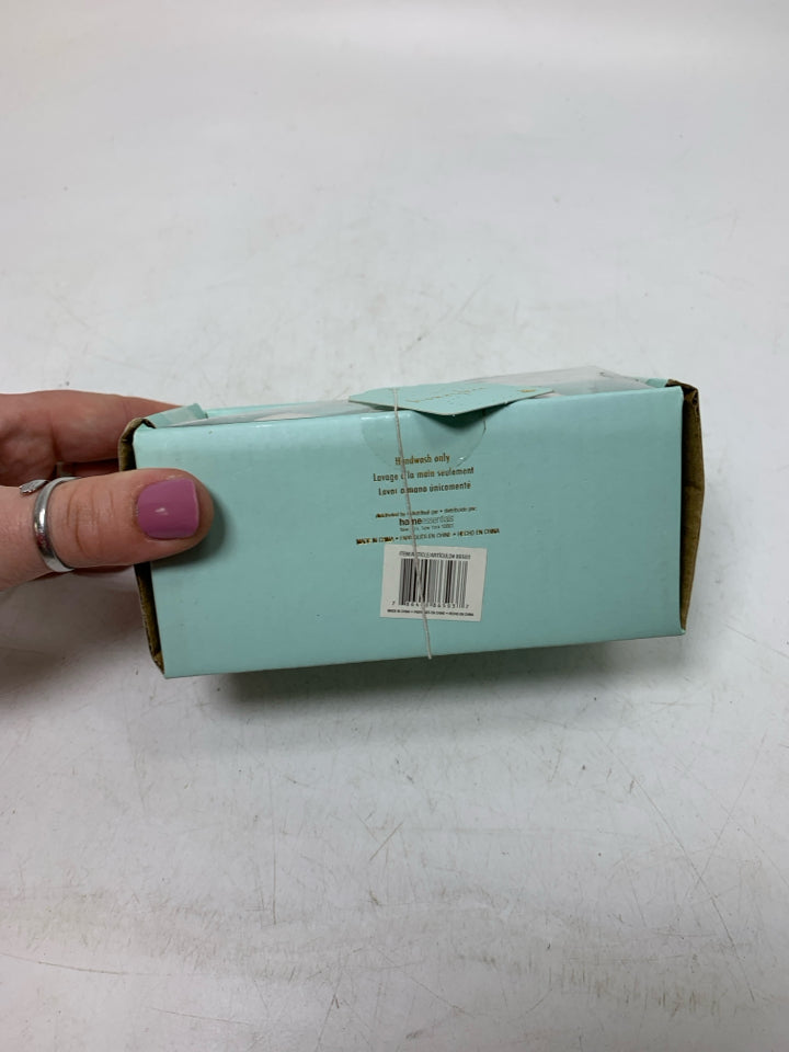 NIB WHITE BEE HIVES SALT/PEPPER SHAKERS.