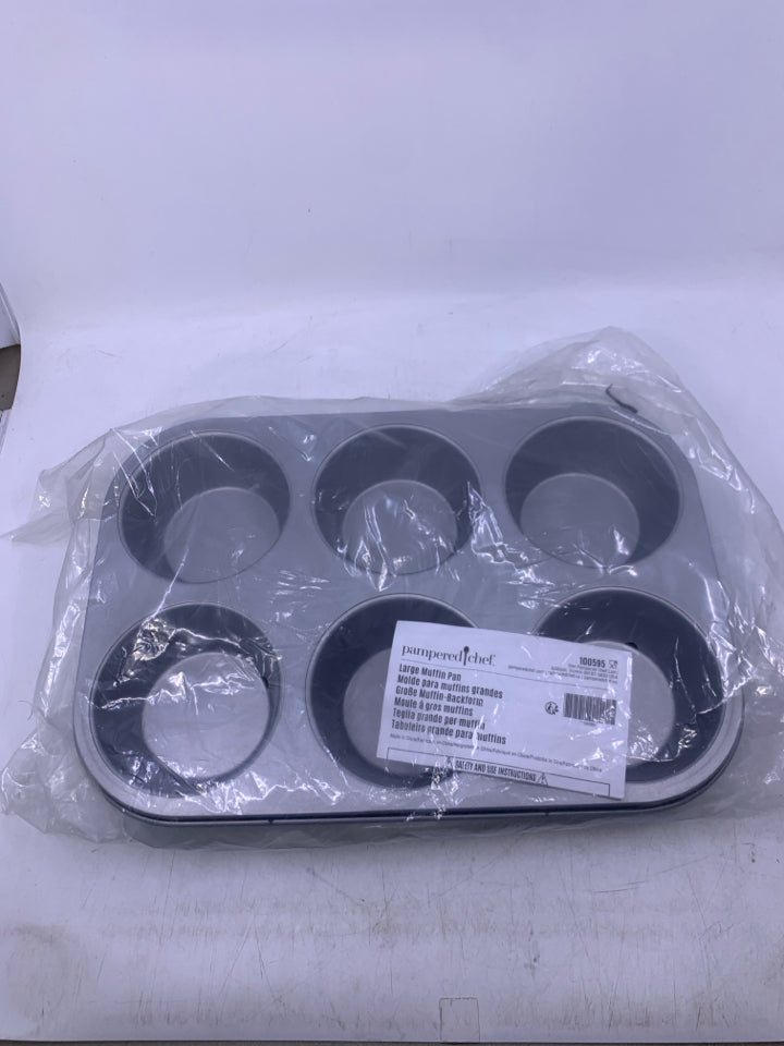 NIP BLUE LARGE MUFFIN PAN.