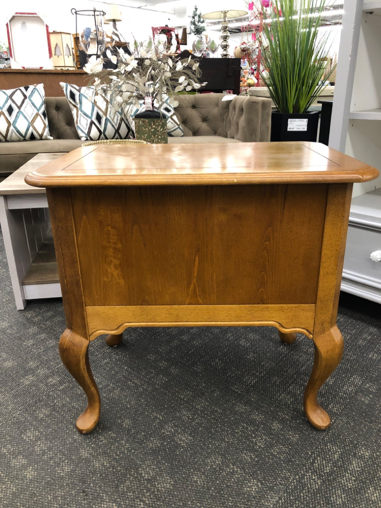 VTG WOOD SIDE TABLE W/SHELF, HANDLE DETAILS.