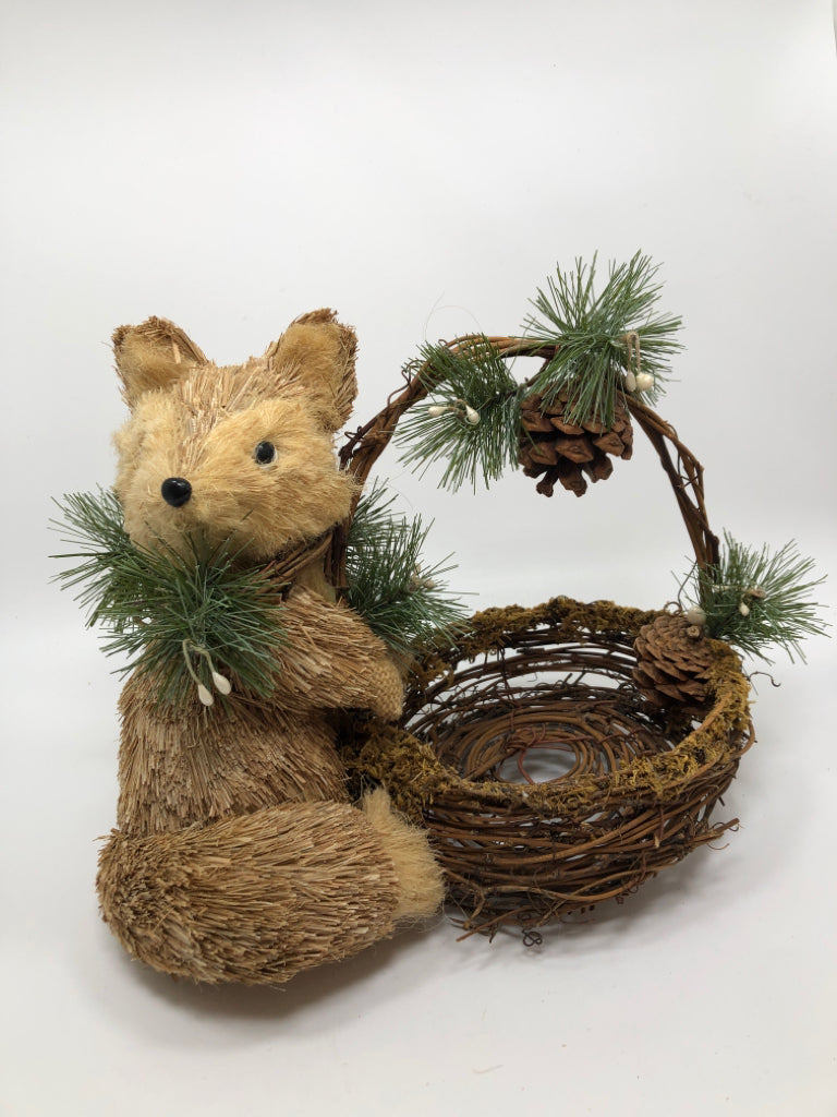 BABY FOX W/BASKET.