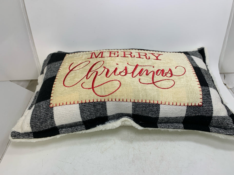 BUFFALO PLAID MERRY CHRISTMAS PILLOW.
