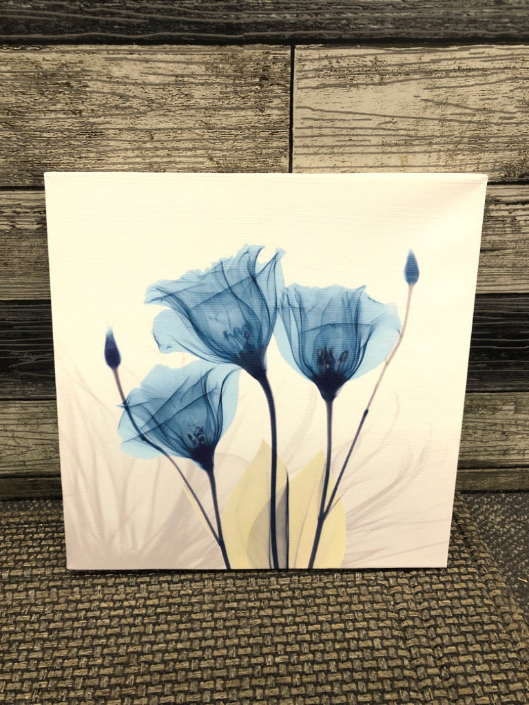 BLUE FLORAL CANVAS WALL ART.