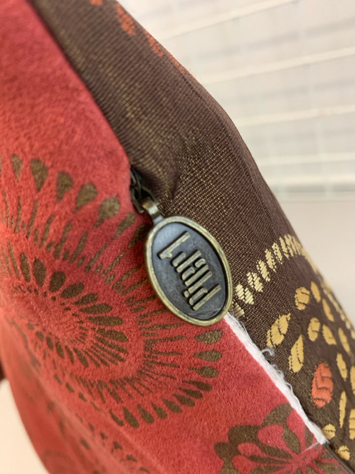RED/BROWN CIRCLE STITCHED PILLOW.