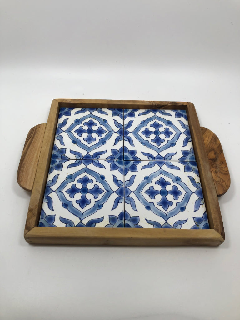 SQUARE BLUE/WHITE PATTERN SERVING TRAY.