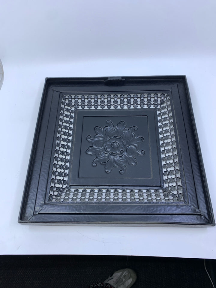 DARK SCROLL MEDALLION MIRRORED WALL ART.