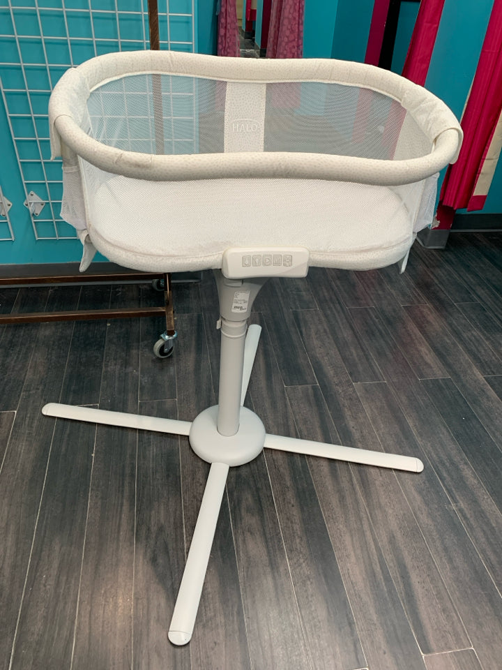 HALO BassiNest Swivel Sleeper, Bedside Bassinet Portable Premiere Series Pebble